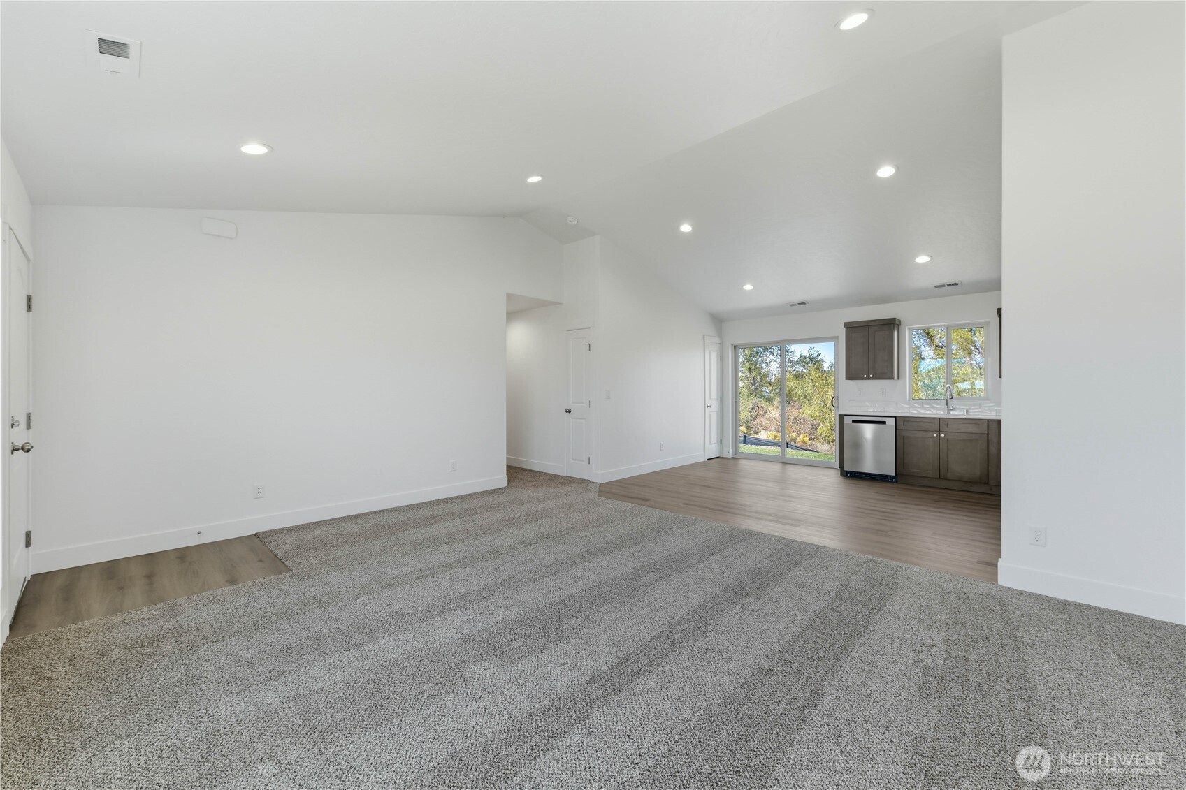 326 N Sandy Loop Property Photo 2