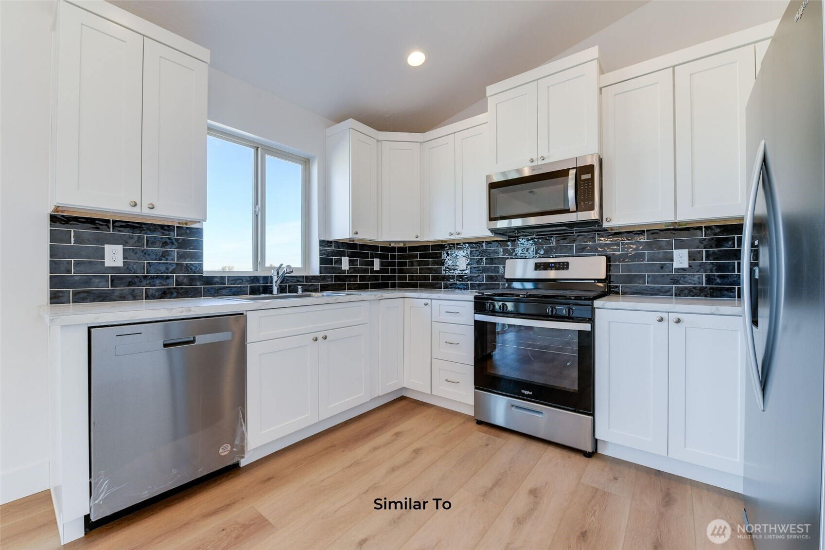 330 N Sandy Loop Property Photo 6