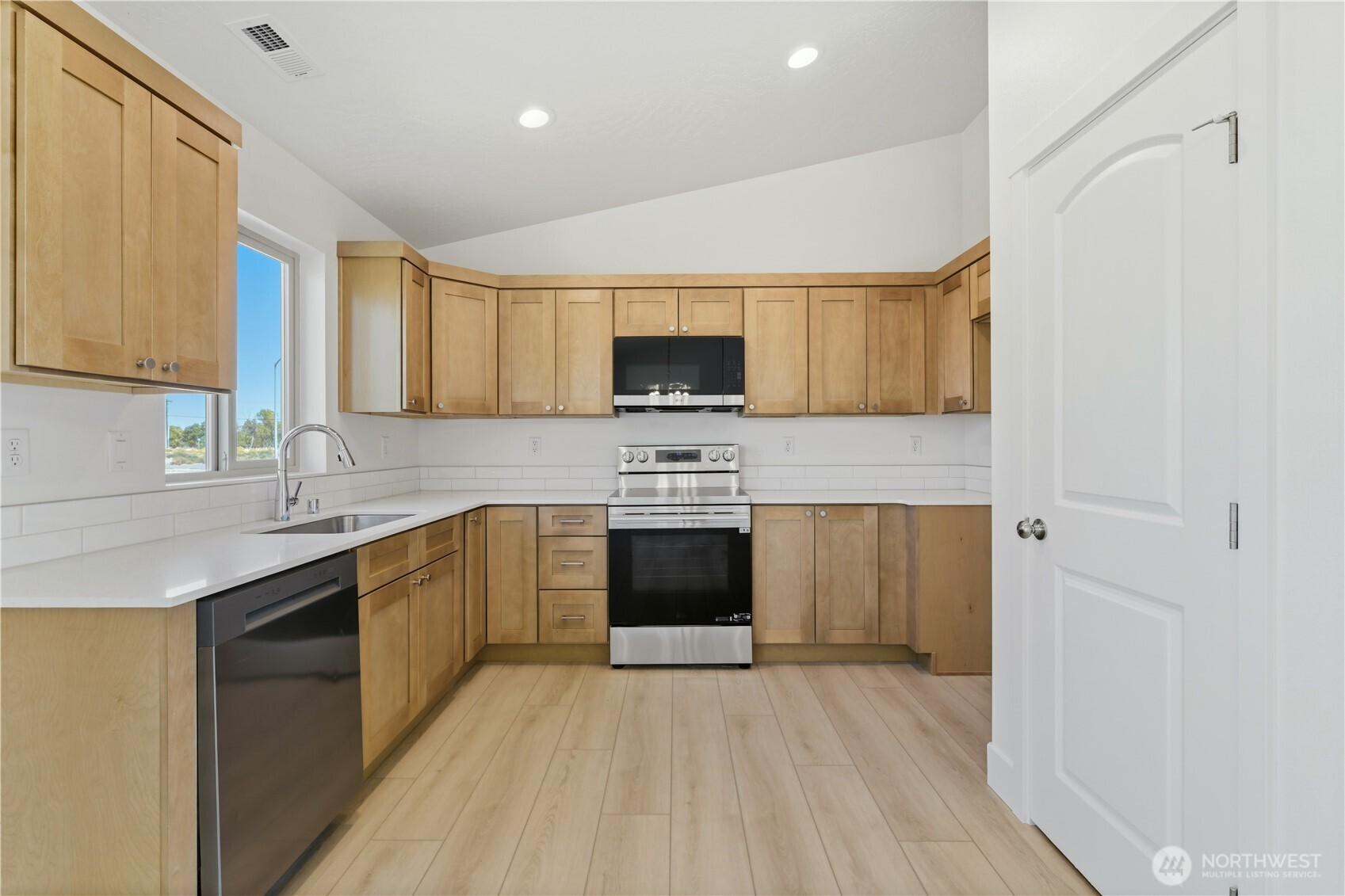 330 N Sandy Loop Property Photo 9