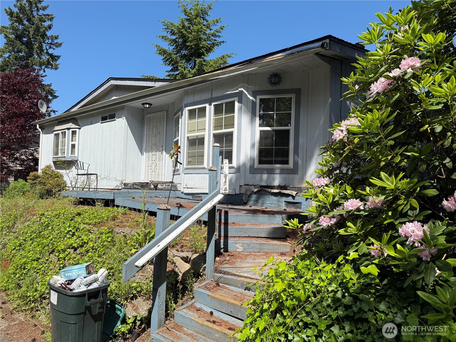 430 E Olympic Drive Property Photo 2