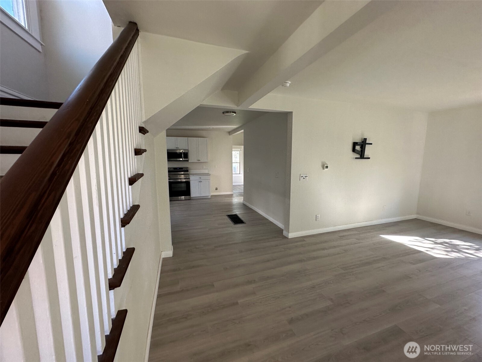 1124 W Mansfield Property Photo 5