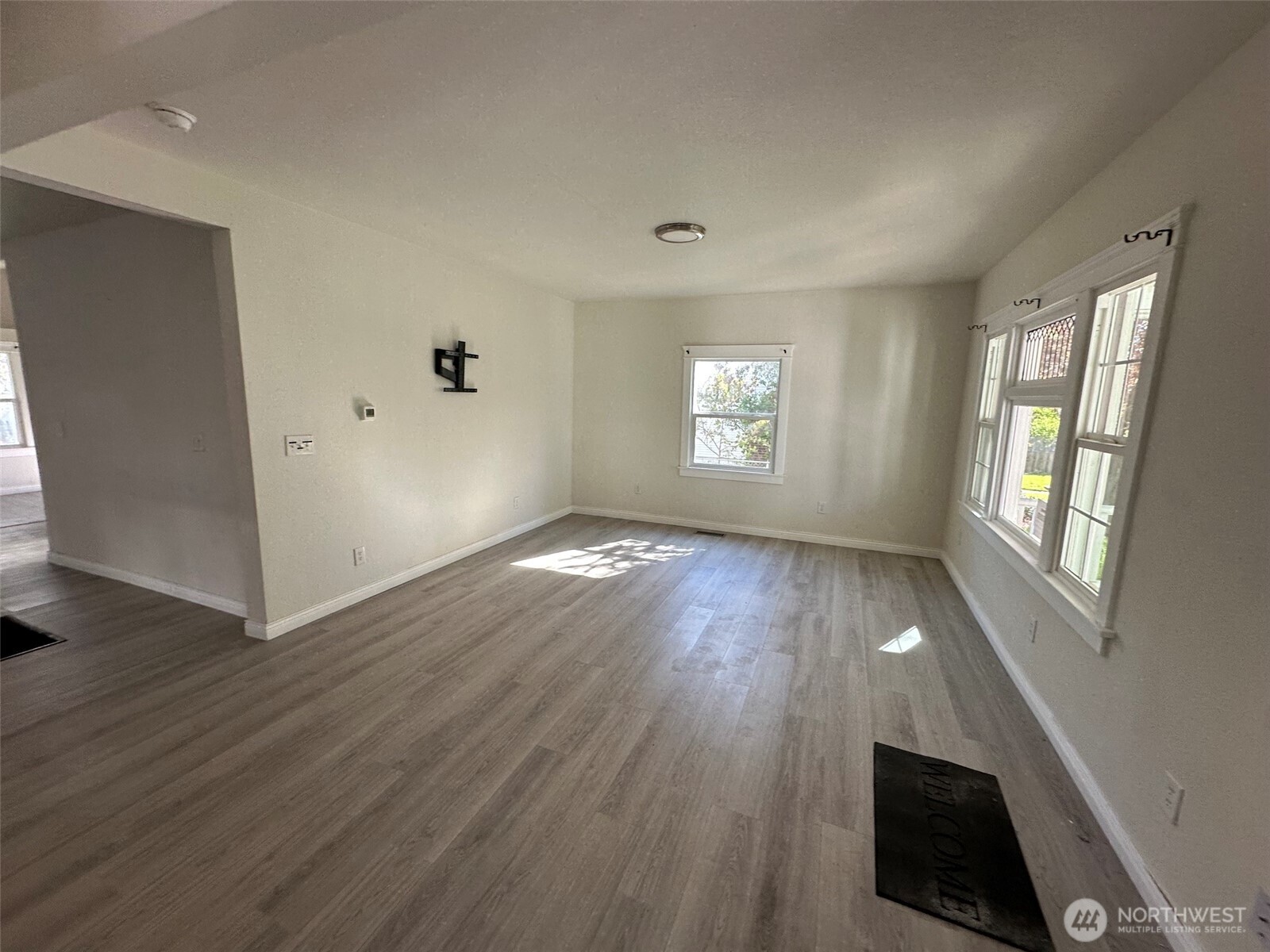 1124 W Mansfield Property Photo 6