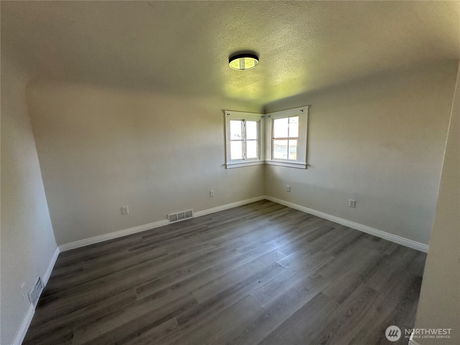 1124 W Mansfield Property Photo 11