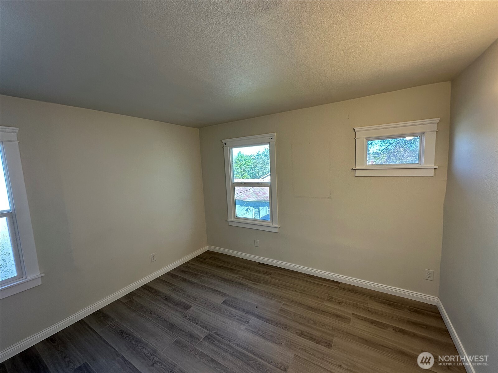 1124 W Mansfield Property Photo 13