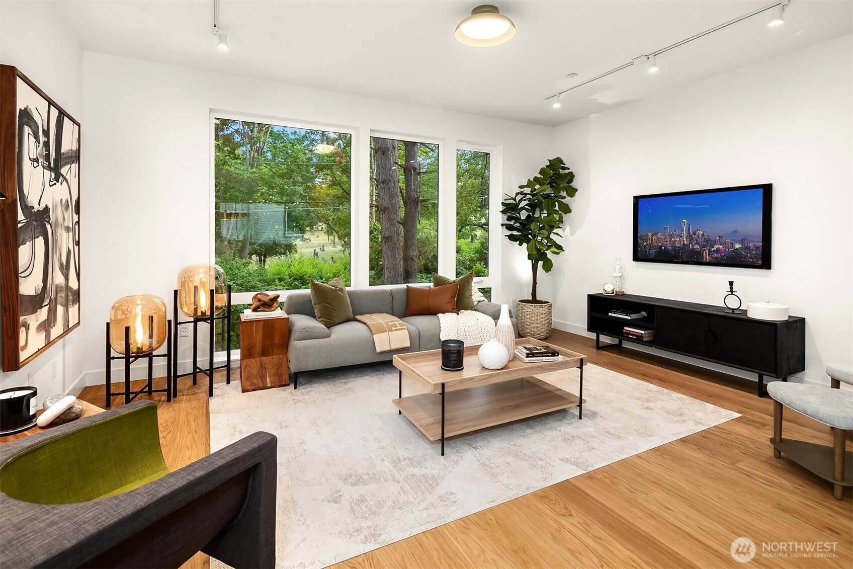 542 W Barrett Street Property Photo 8