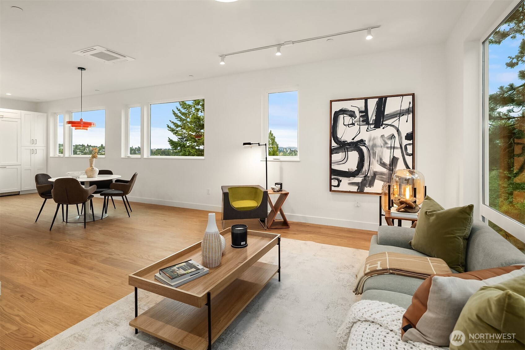 542 W Barrett Street Property Photo 10