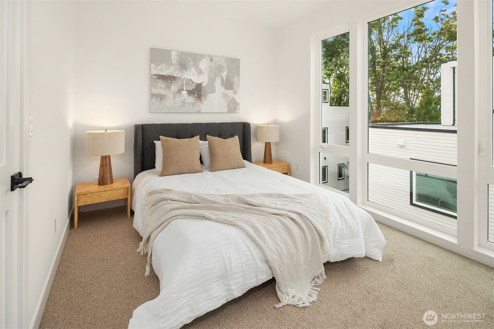 542 W Barrett Street Property Photo 14