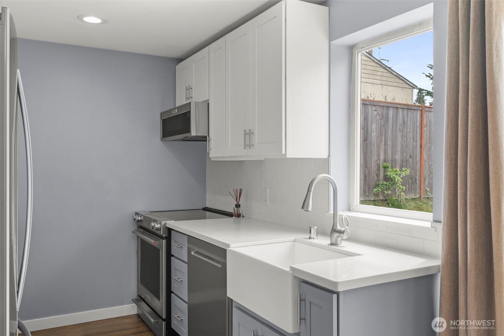 2052 E Wright Avenue Property Photo 3