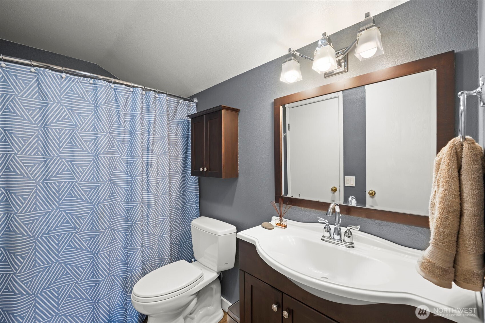 2052 E Wright Avenue Property Photo 9