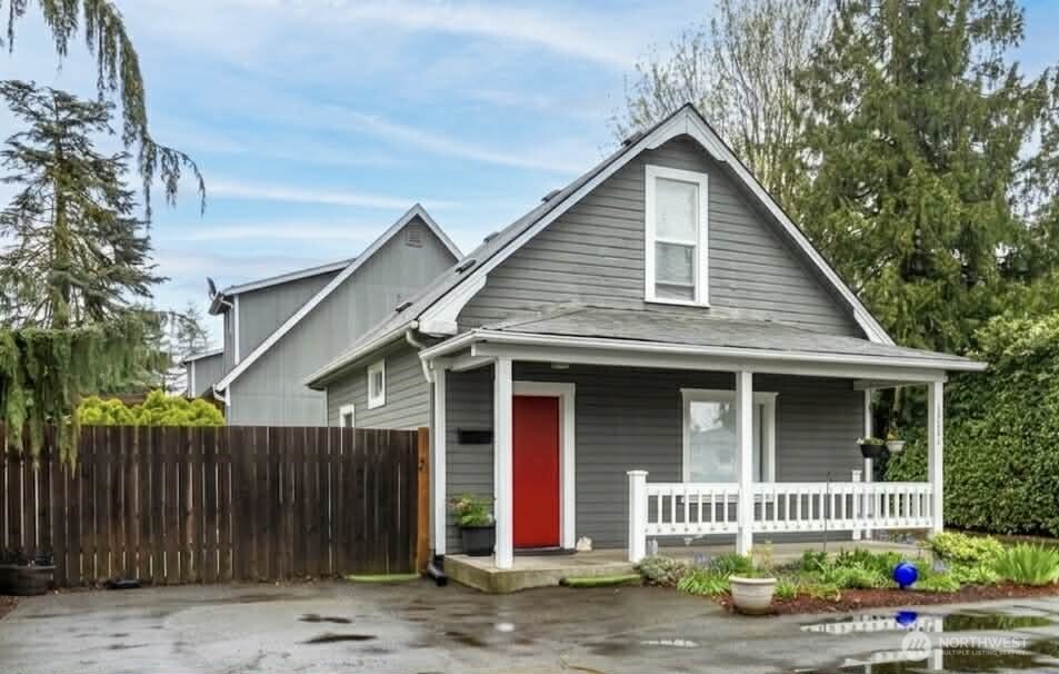 1088 Beach Avenue A Property Photo 2