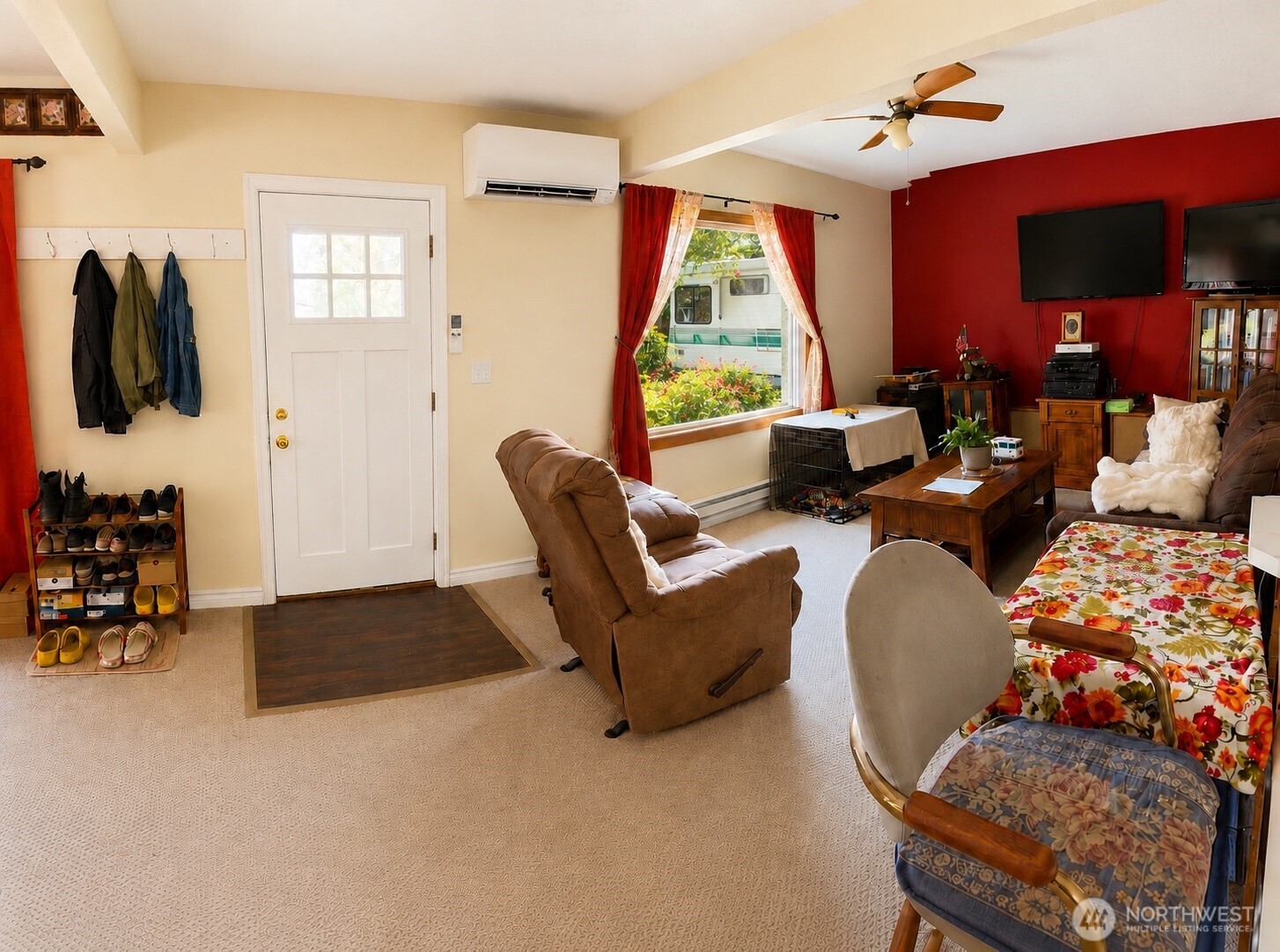902 Harding Road Property Photo 2