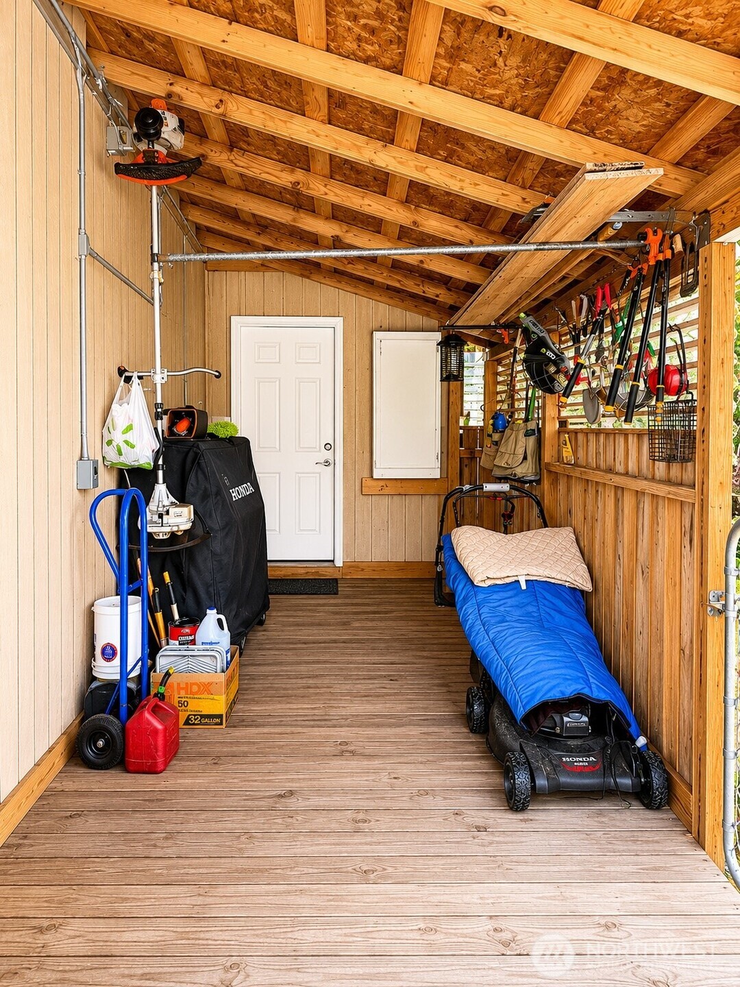 902 Harding Road Property Photo 10