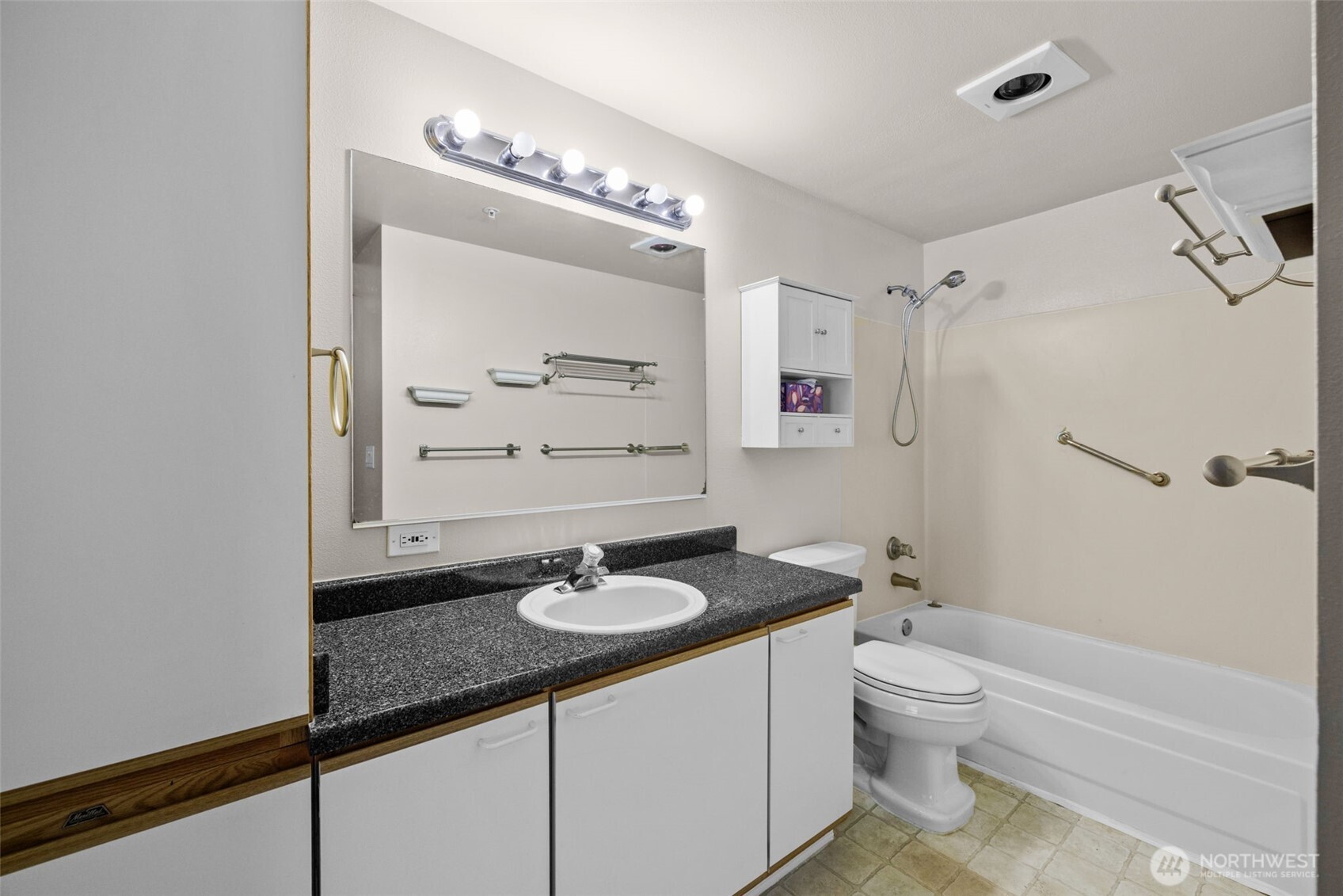 1900 Ne 48th Street E205 Property Photo 16