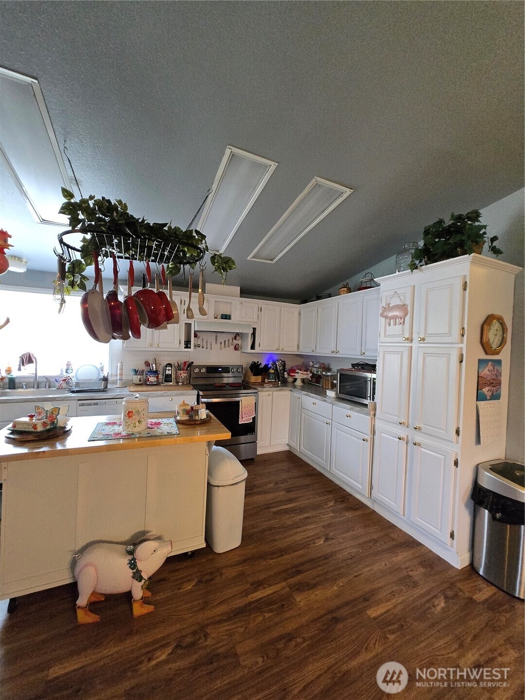1466 Ferrier Road Property Photo 4