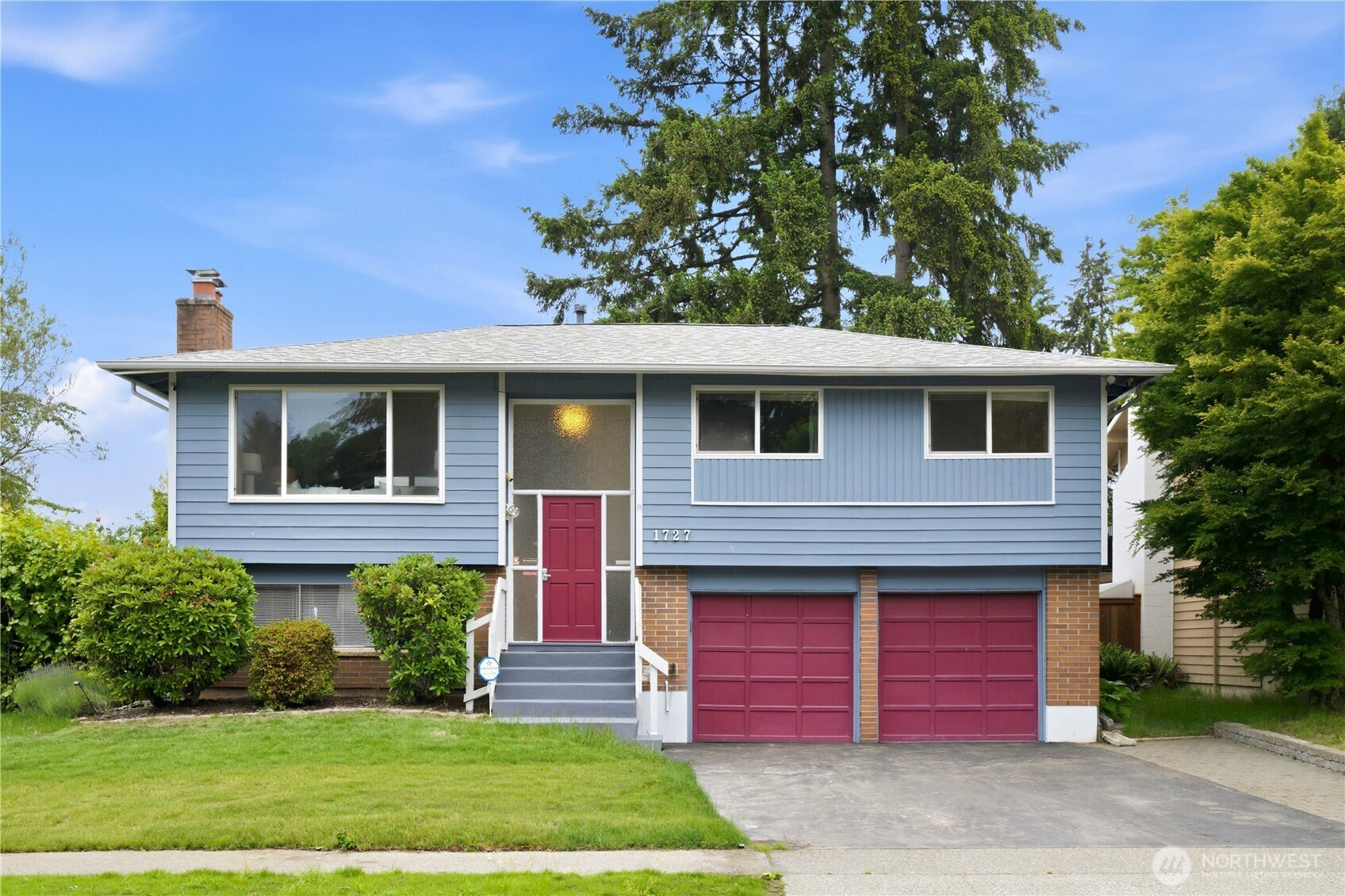 1727 Anacortes Avenue Property Photo 1