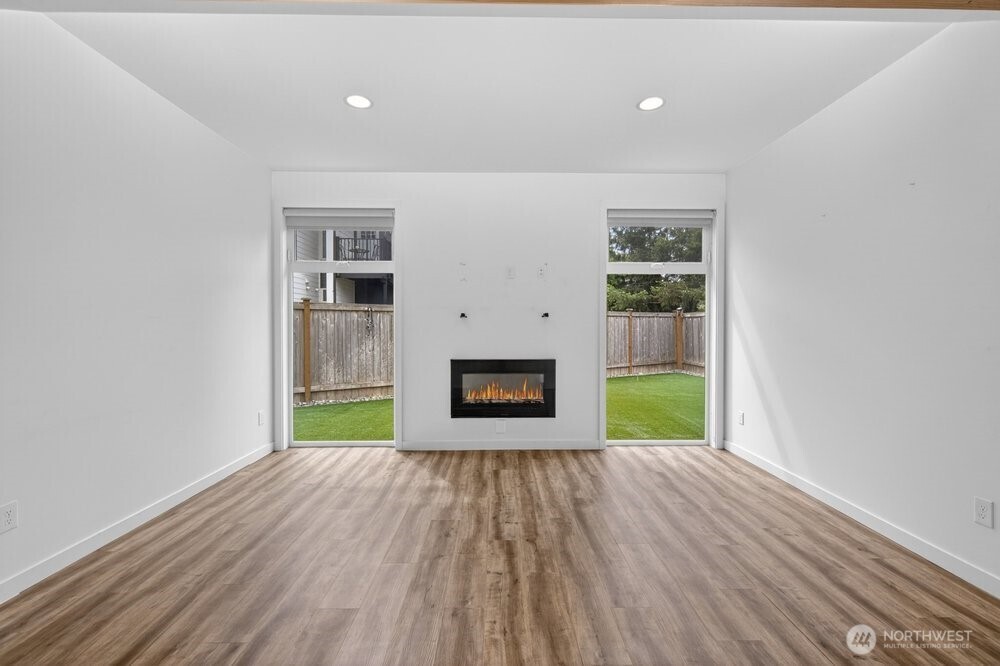 17985 W Columbia Street Property Photo 8