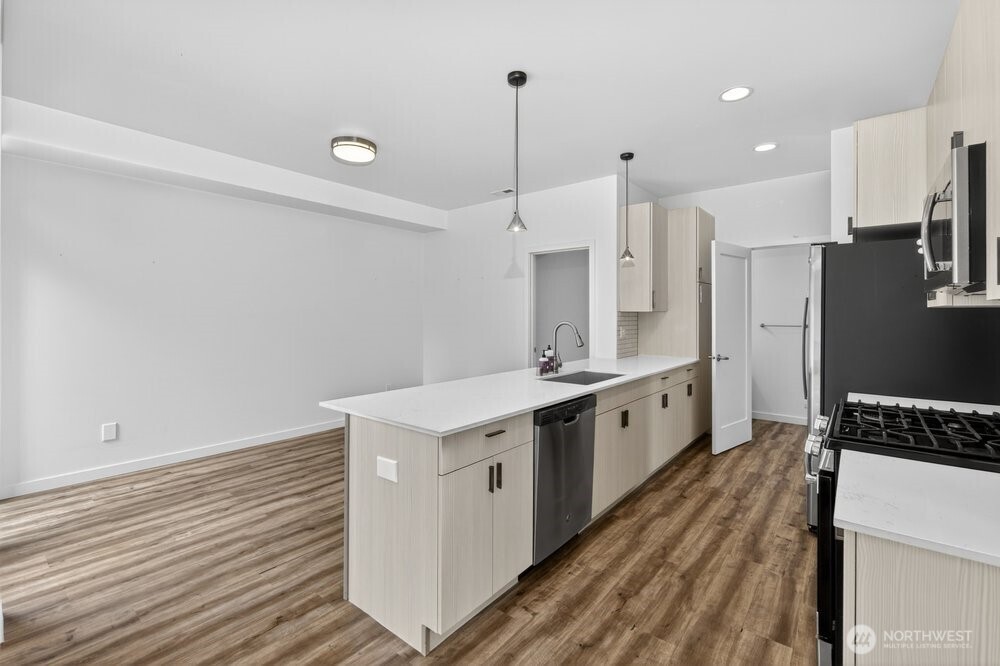 17985 W Columbia Street Property Photo 13
