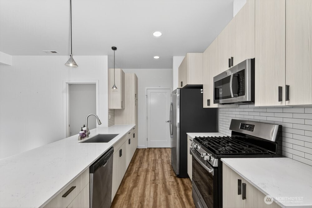 17985 W Columbia Street Property Photo 17