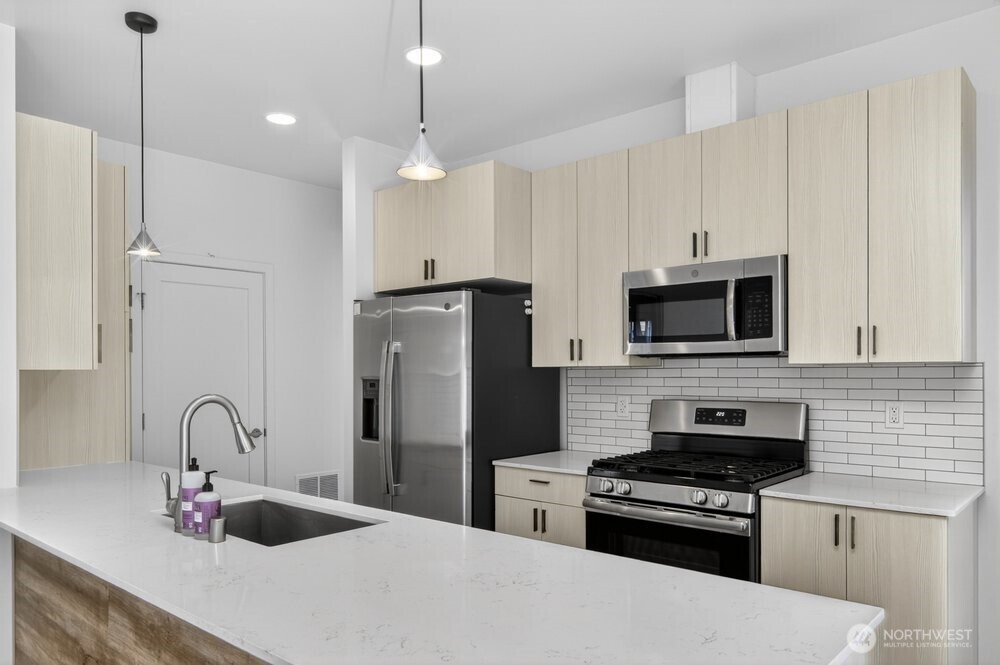 17985 W Columbia Street Property Photo 18