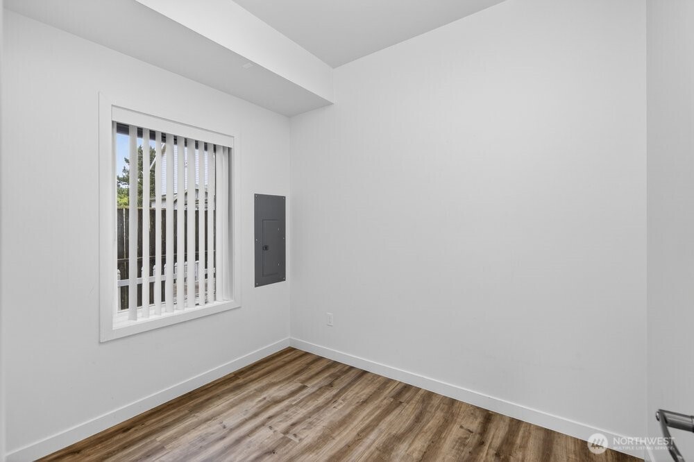 17985 W Columbia Street Property Photo 22