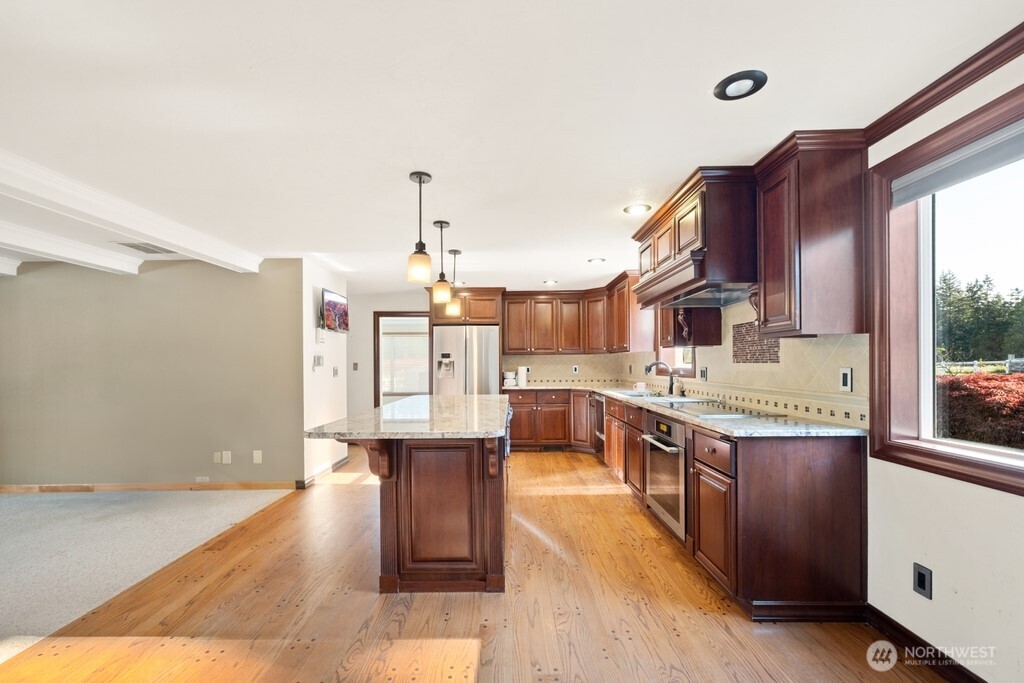 2410 304th Street Property Photo 5