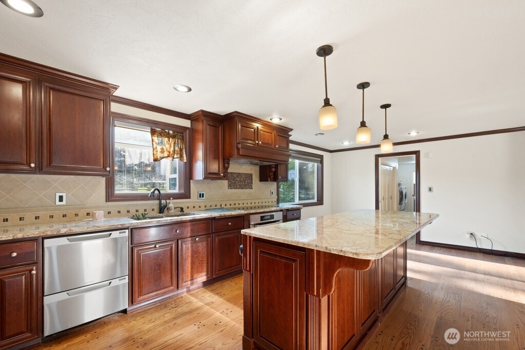 2410 304th Street Property Photo 6