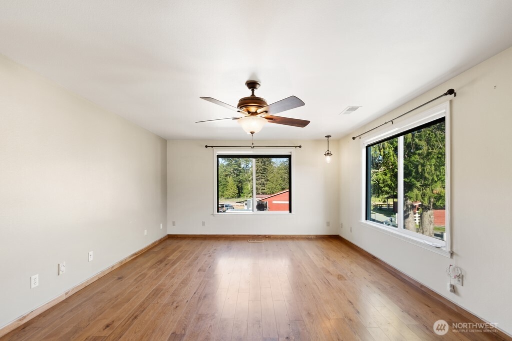 2410 304th Street Property Photo 12