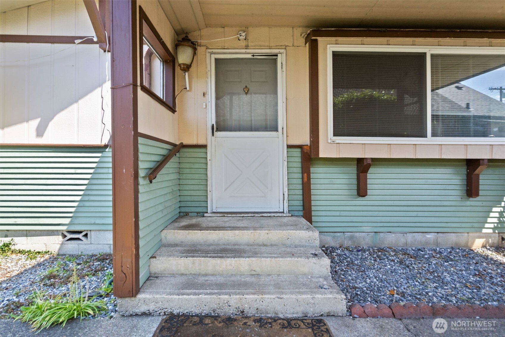 1214 B Street Property Photo 4