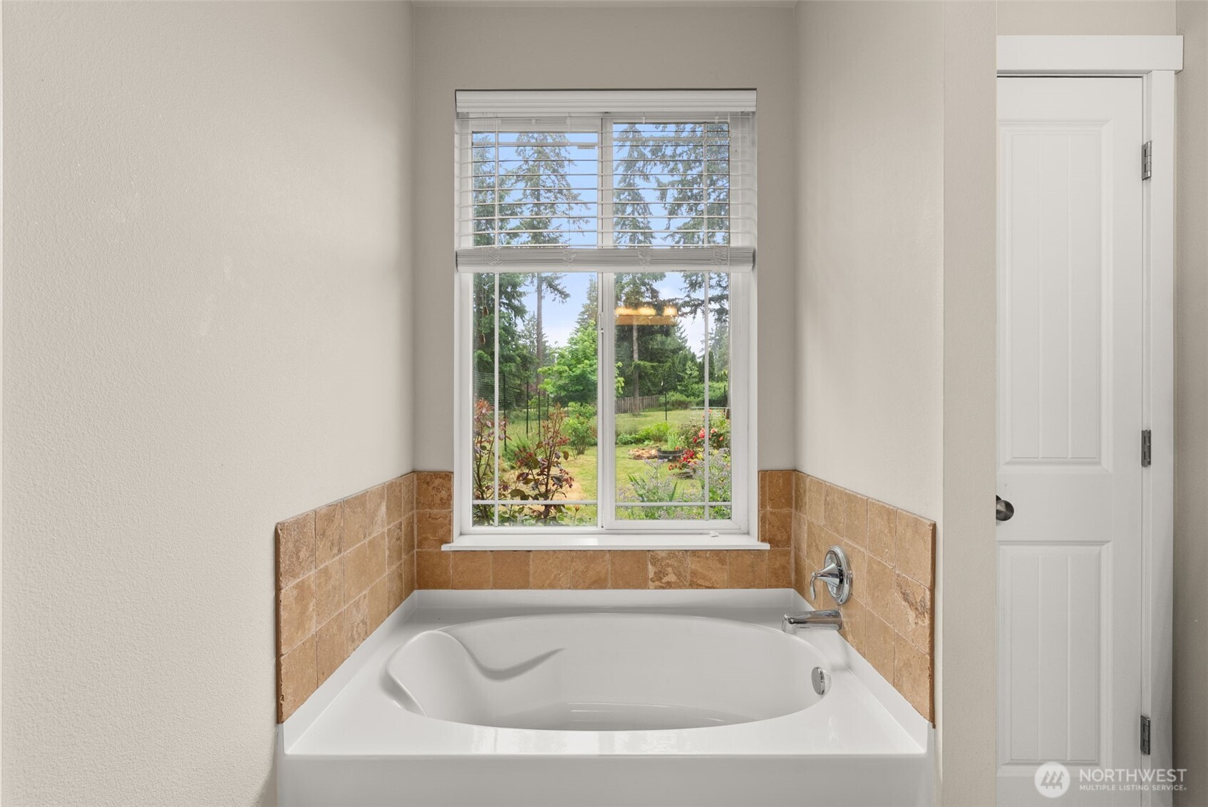 113 35 Hazel Drive Property Photo 18