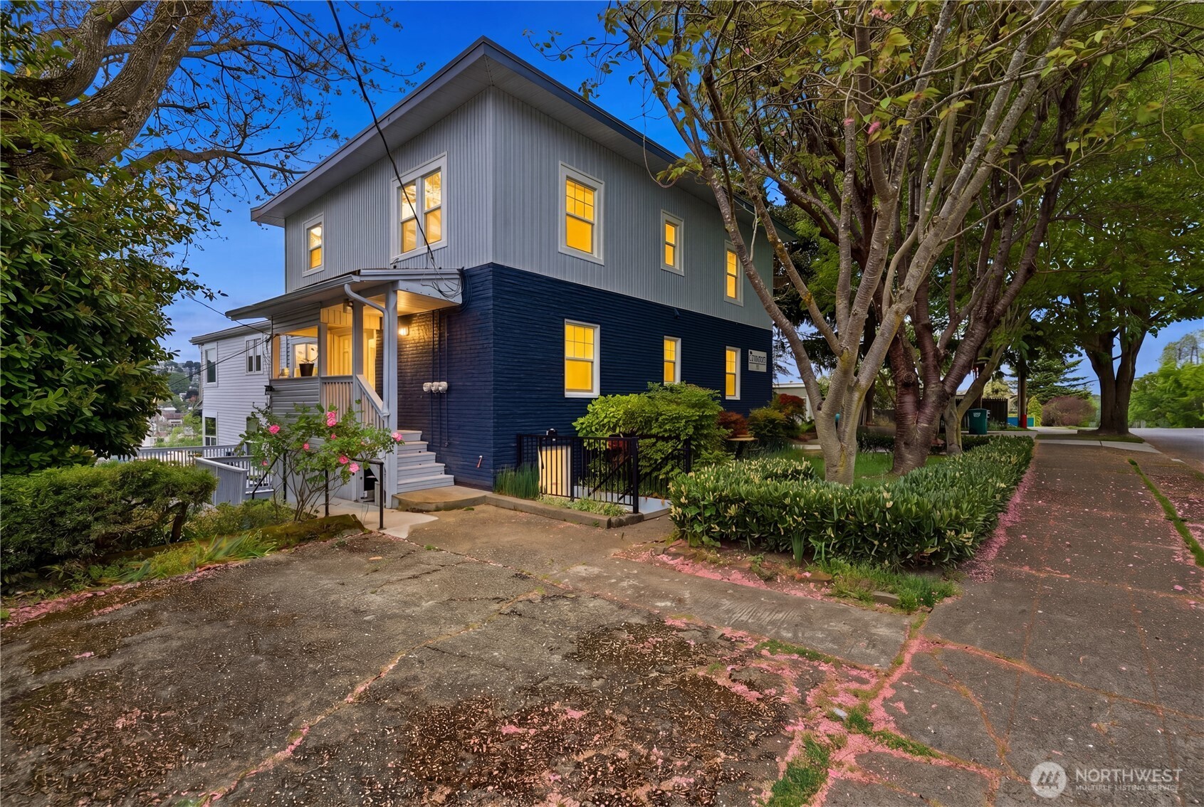 1401 W Bertona Street Property Photo 1
