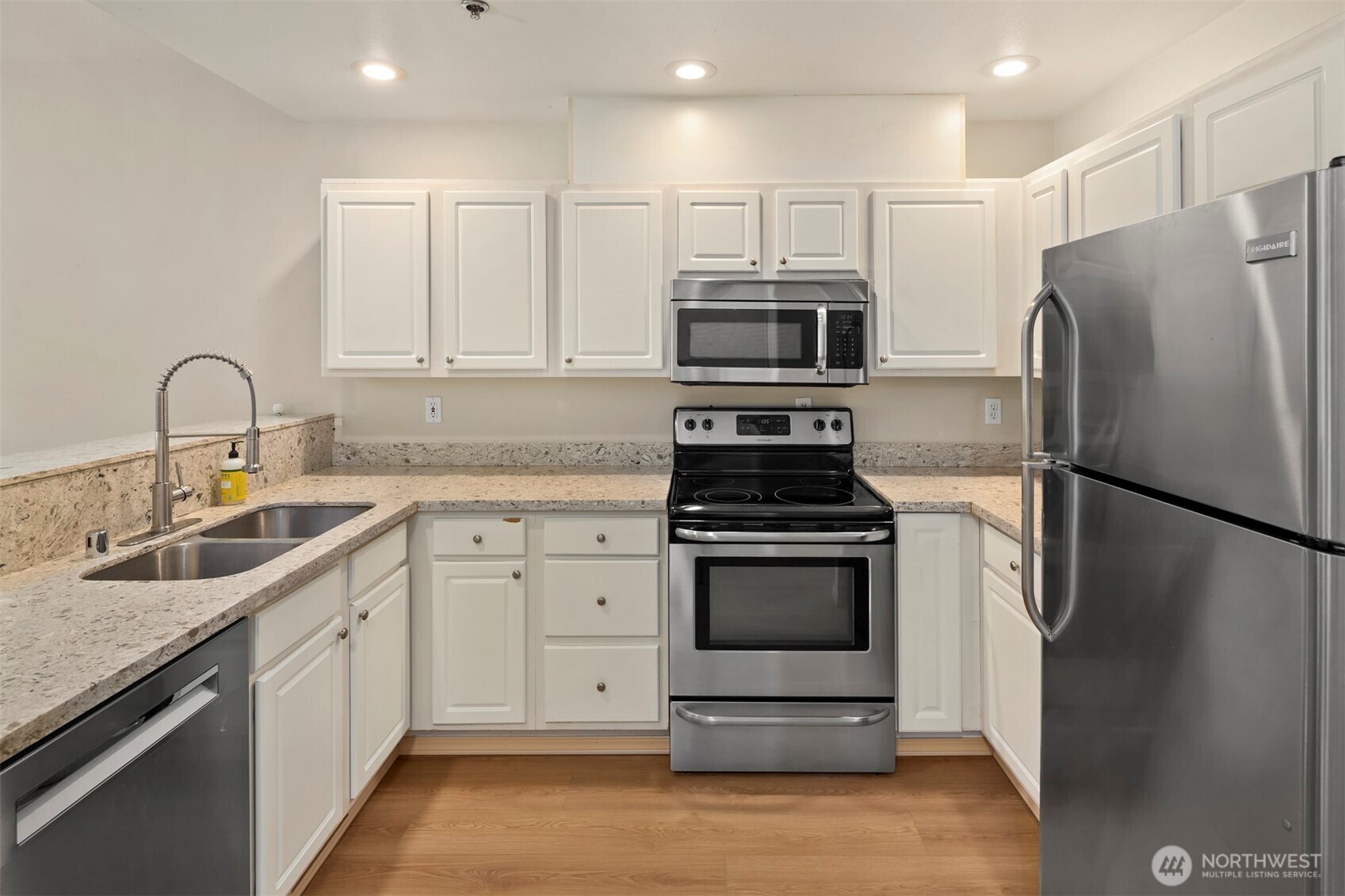 1006 37th Street B Property Photo 1