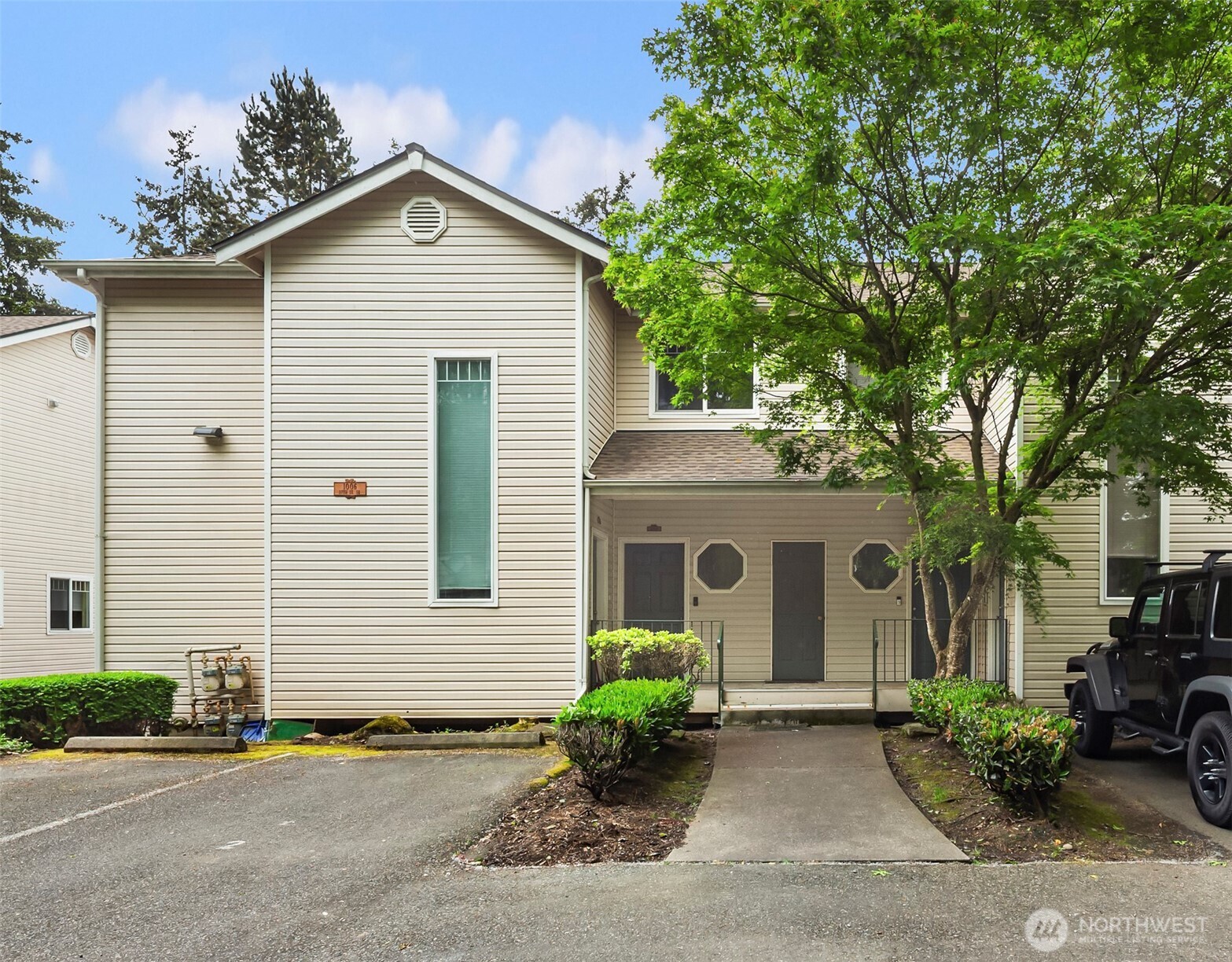 1006 37th Street B Property Photo 2