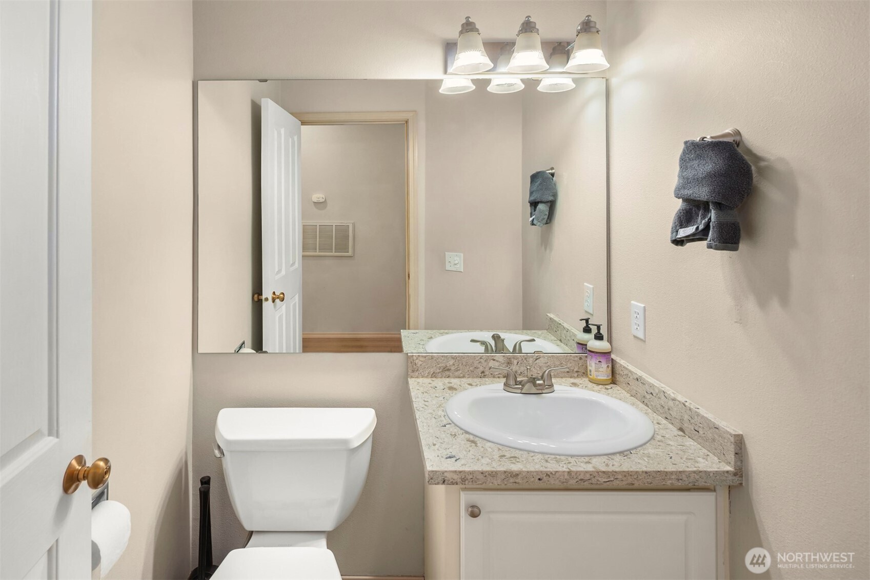 1006 37th Street B Property Photo 9
