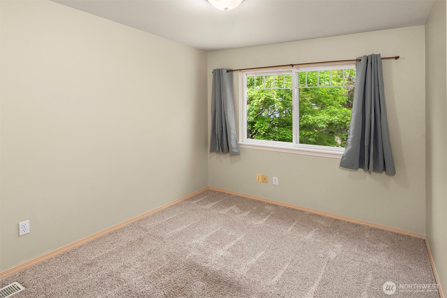 1006 37th Street B Property Photo 14