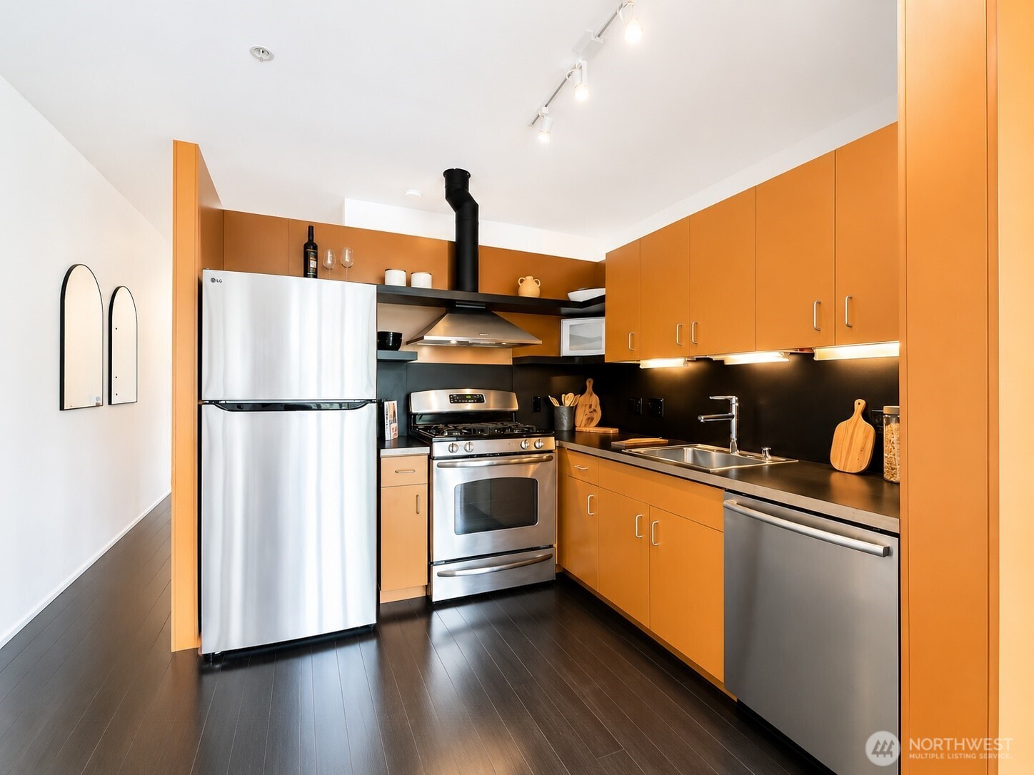 1111 E Pike Street 303 Property Photo 3