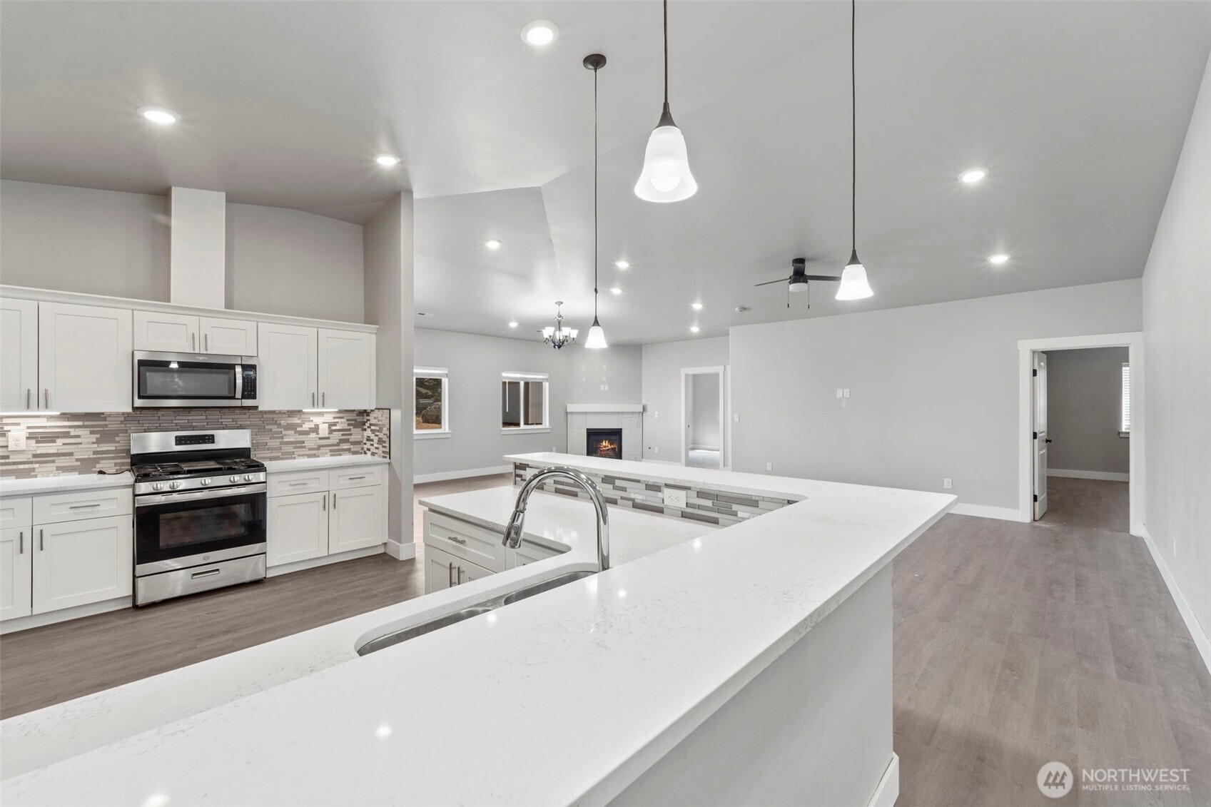 740 S Sixth Avenue Property Photo 3