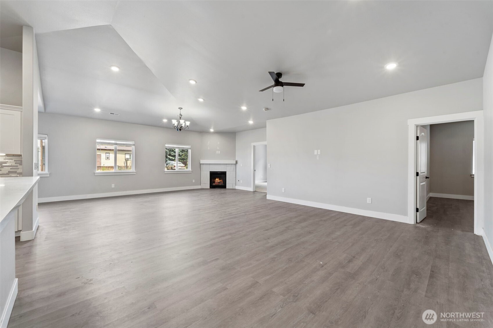 740 S Sixth Avenue Property Photo 4