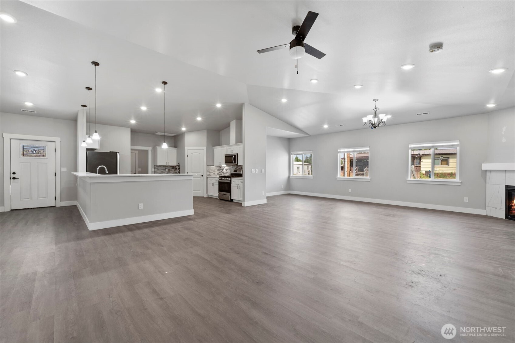 740 S Sixth Avenue Property Photo 5
