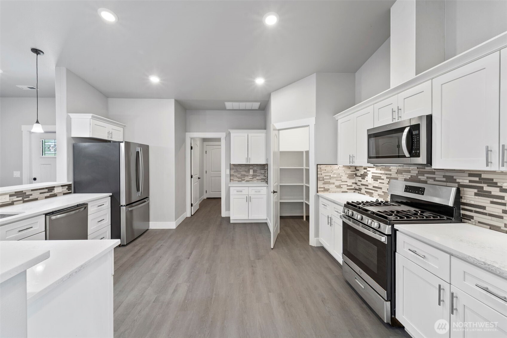 740 S Sixth Avenue Property Photo 7