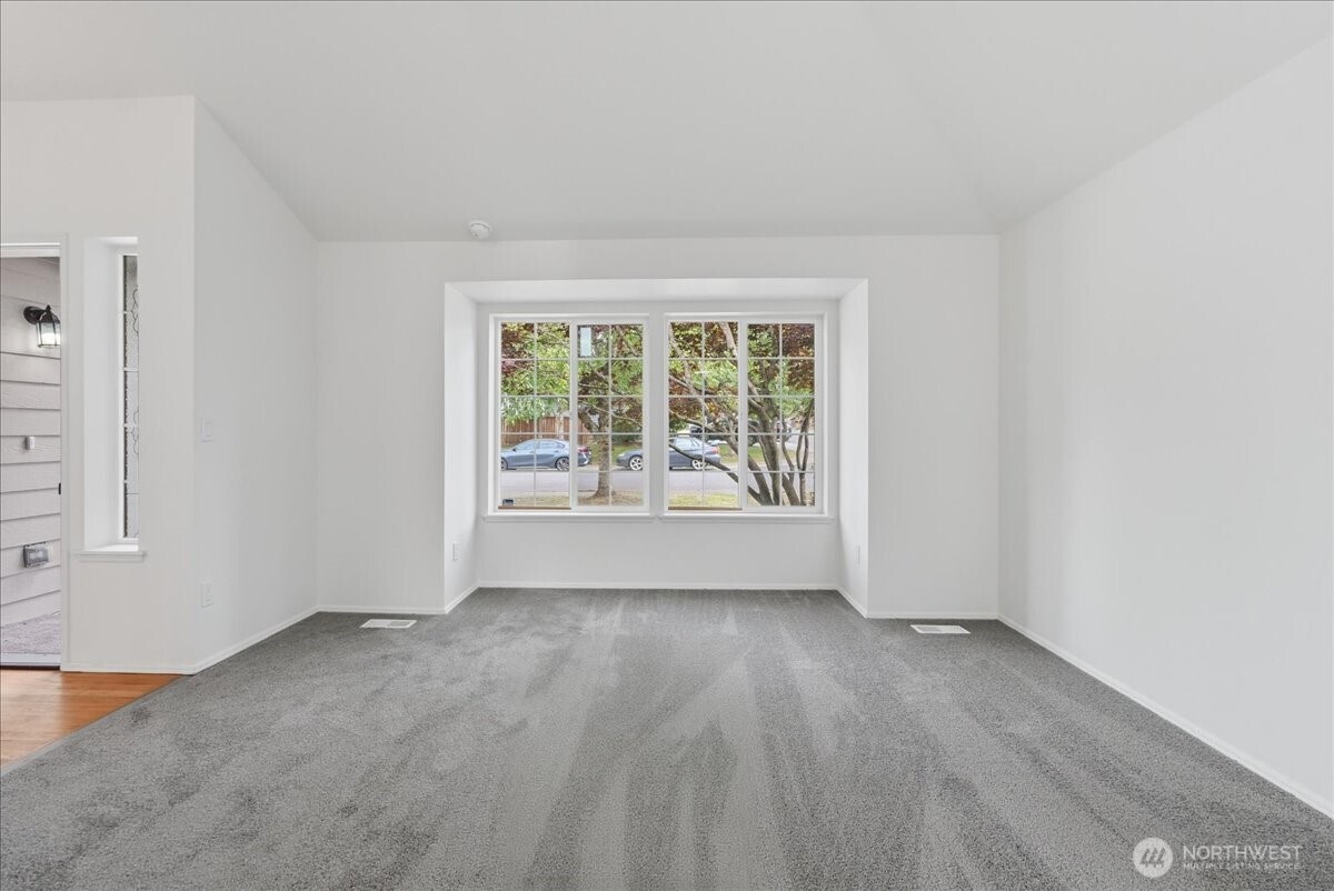 8228 184th Street Ct Property Photo 3