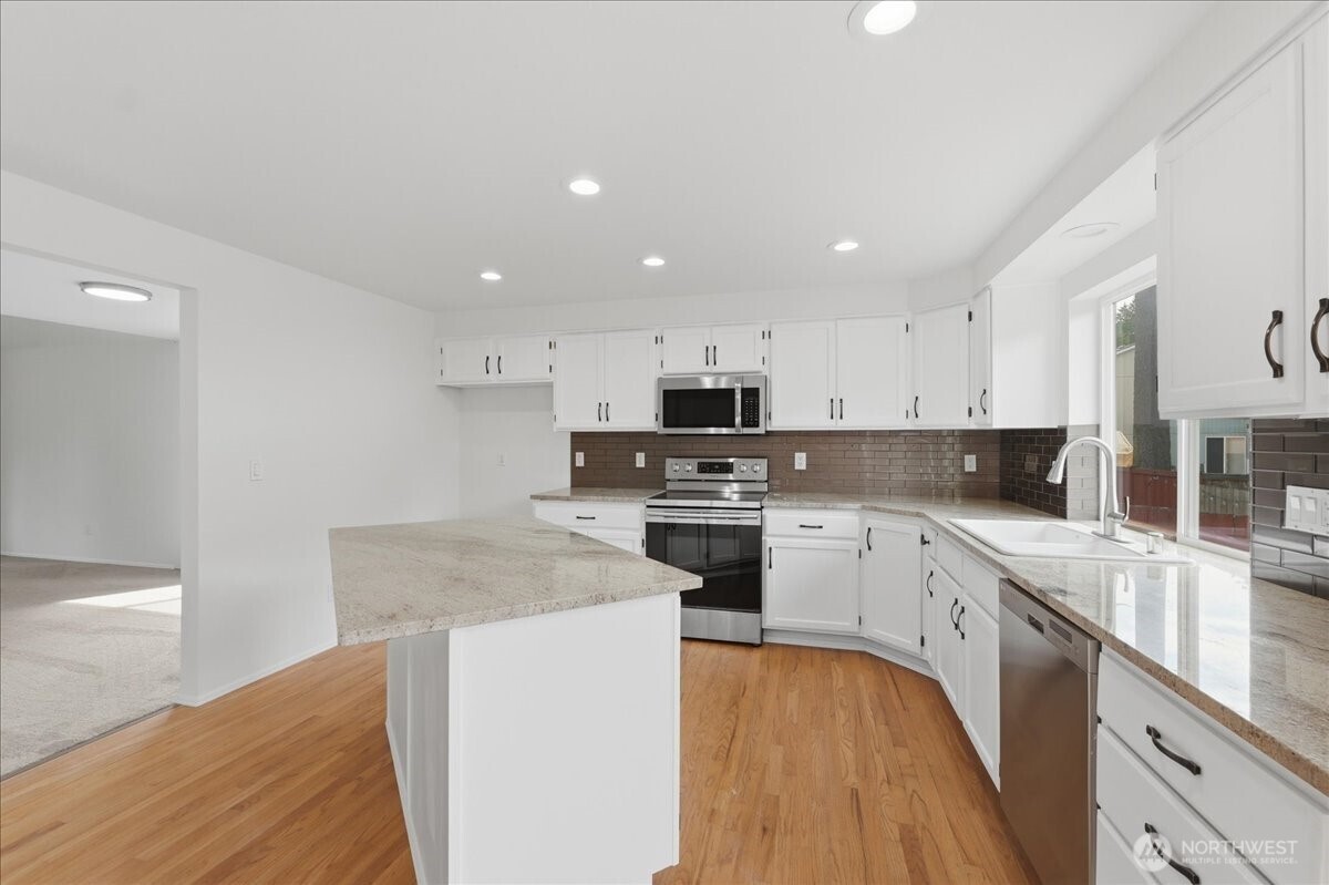 8228 184th Street Ct Property Photo 7