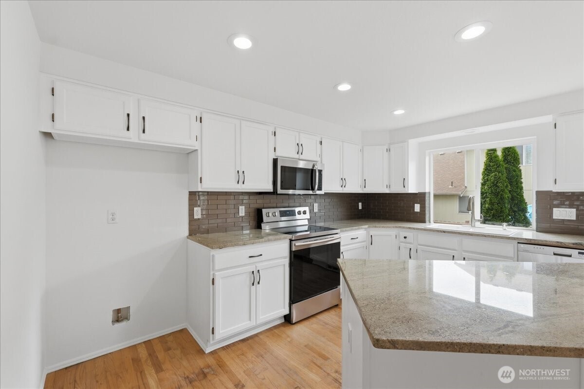 8228 184th Street Ct Property Photo 8