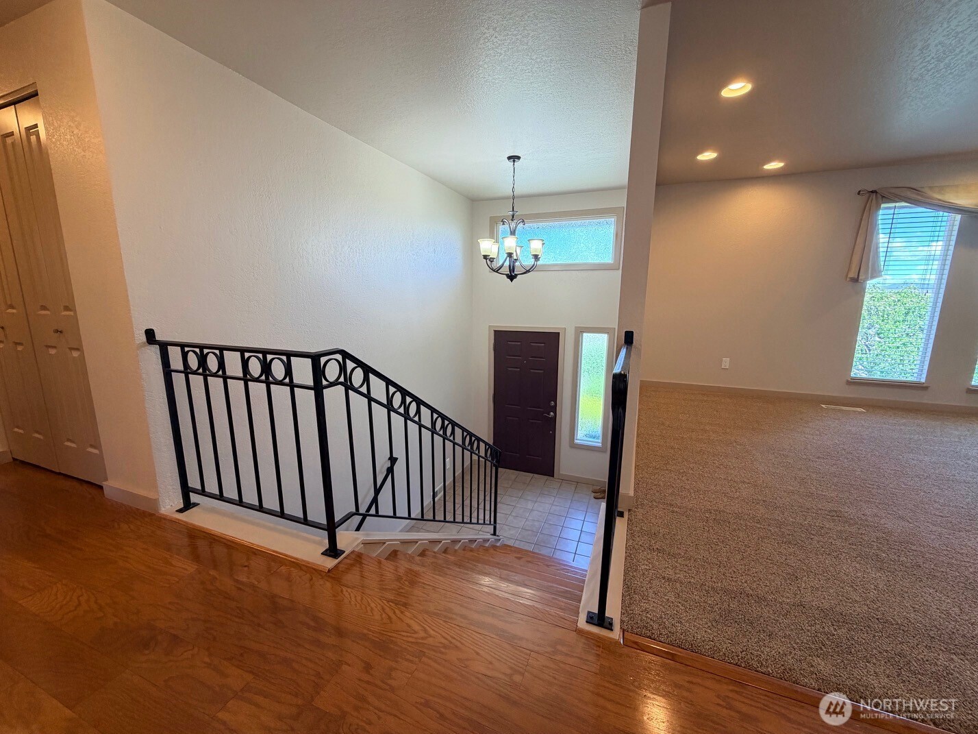 7909 Englewood Crest Drive Property Photo 3