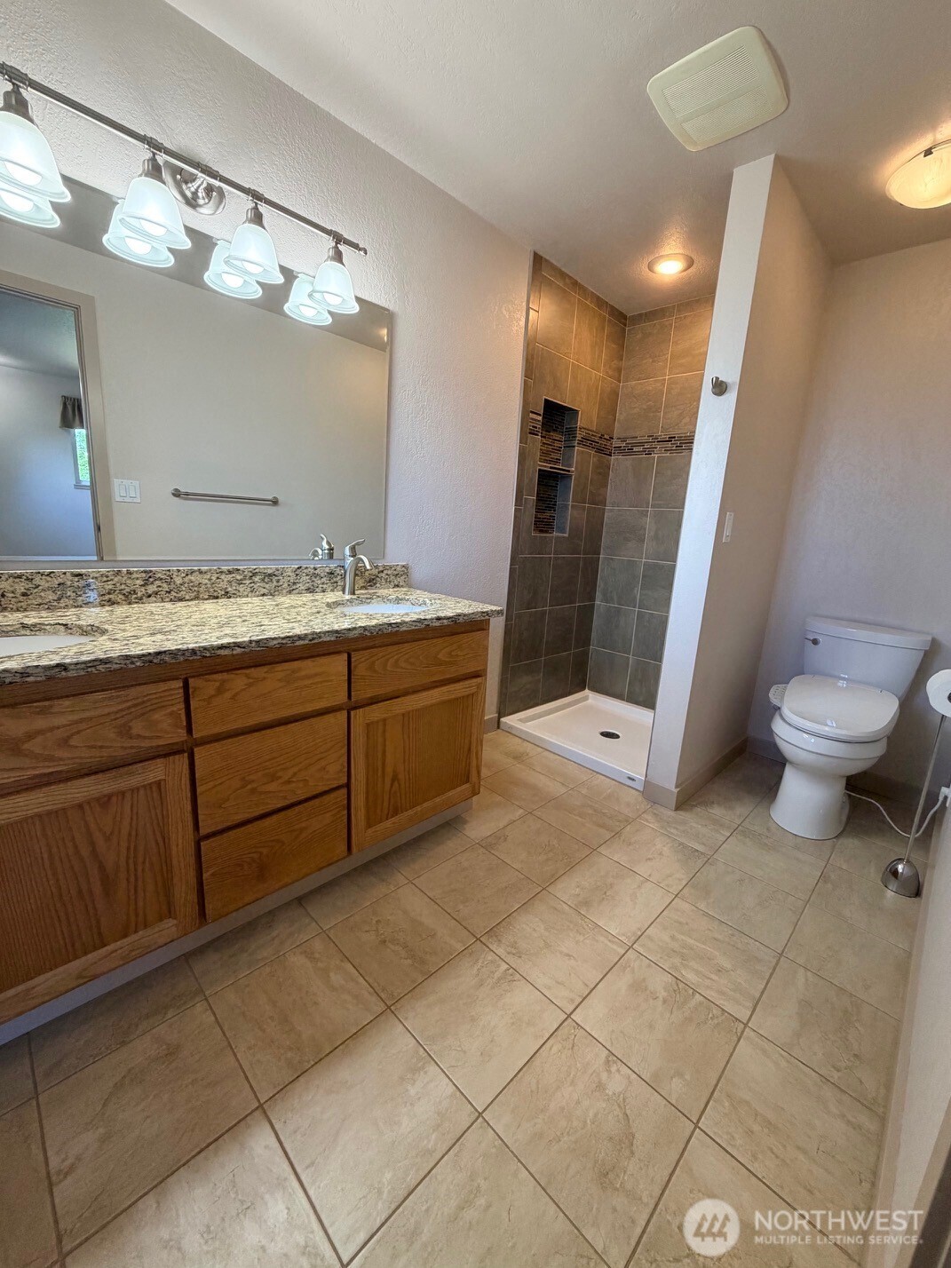 7909 Englewood Crest Drive Property Photo 8