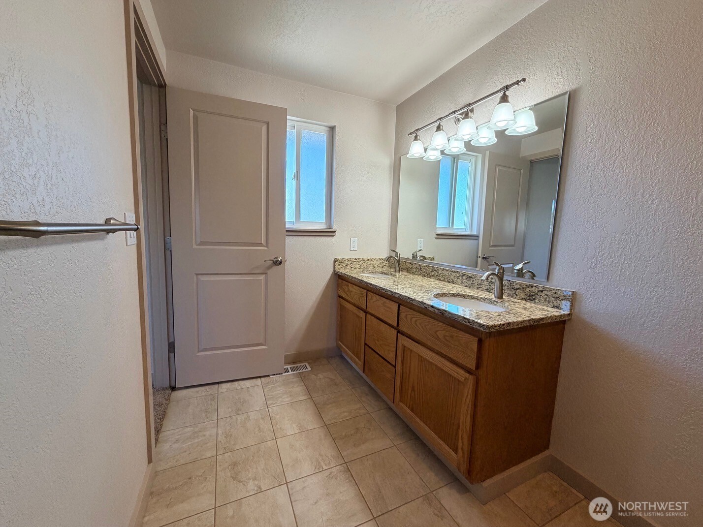 7909 Englewood Crest Drive Property Photo 9