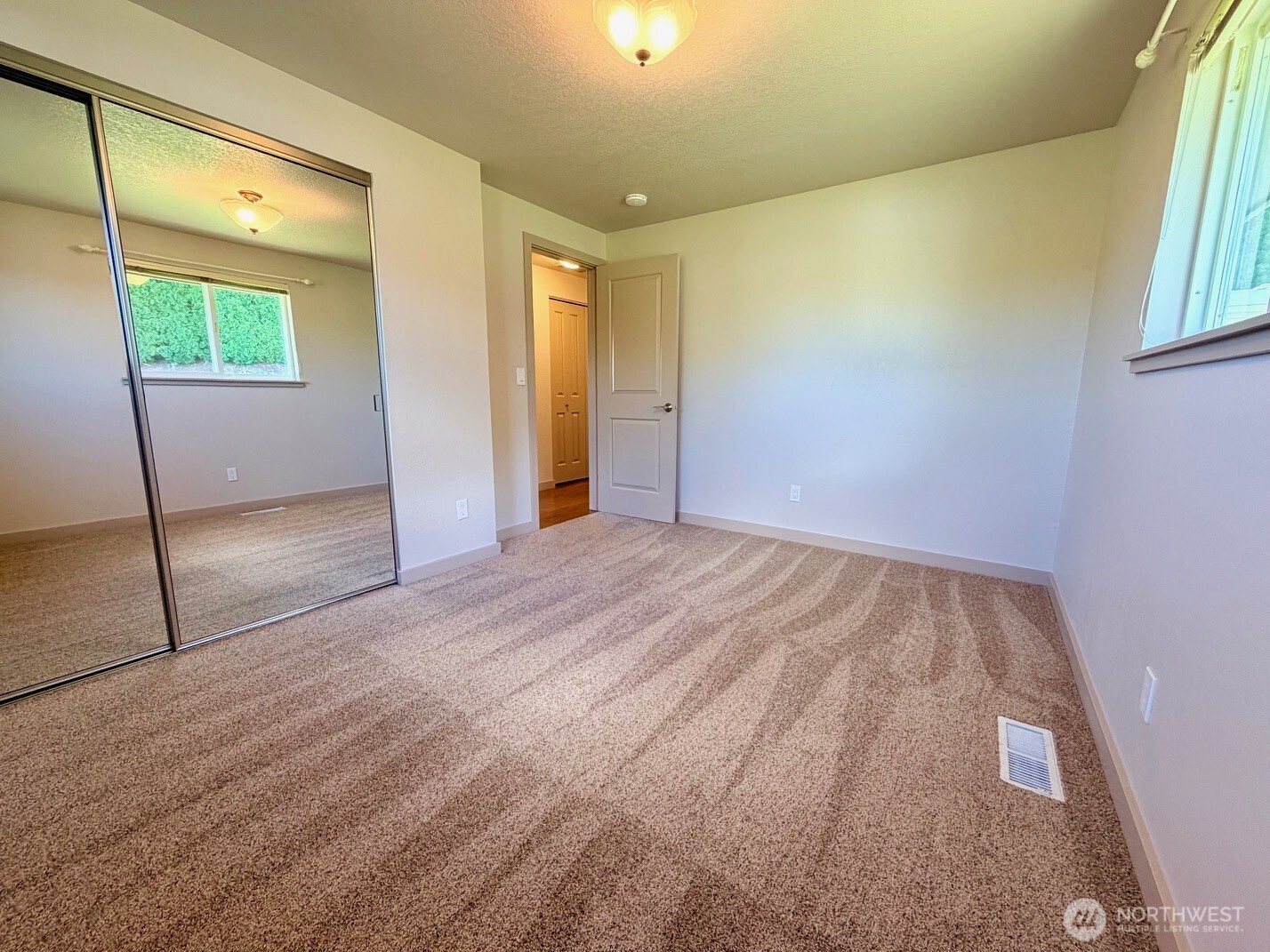 7909 Englewood Crest Drive Property Photo 11