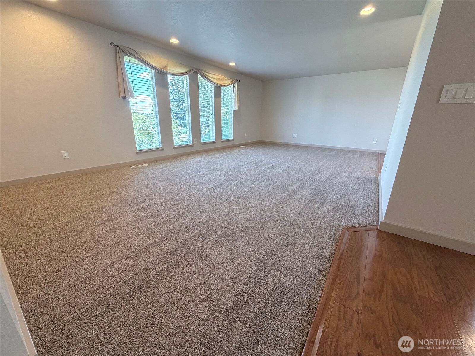 7909 Englewood Crest Drive Property Photo 14