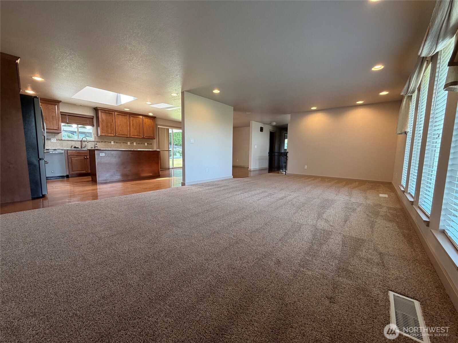 7909 Englewood Crest Drive Property Photo 16