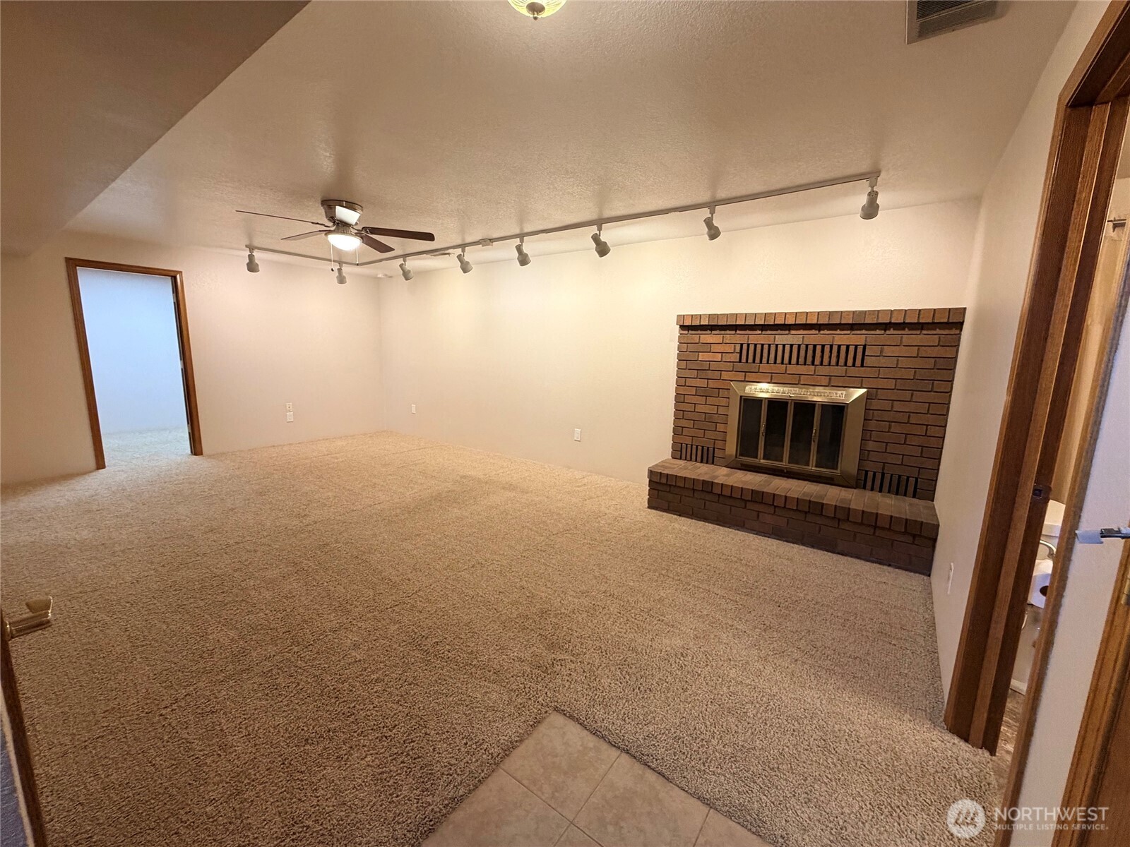 7909 Englewood Crest Drive Property Photo 25