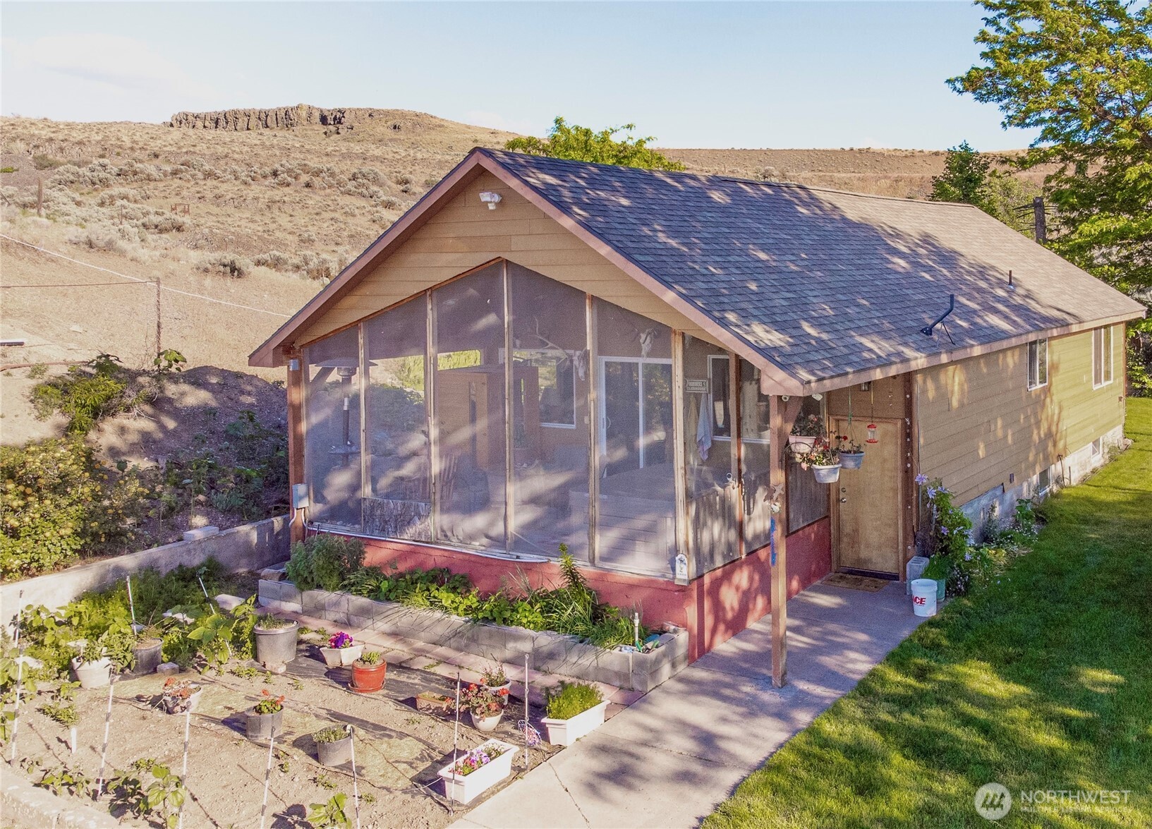 20548 Ne 22 Road Property Photo 4